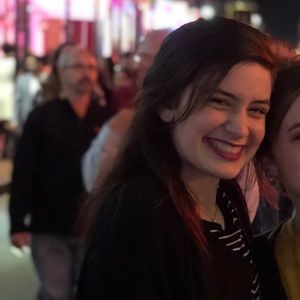 Meet your Posher, Chloe